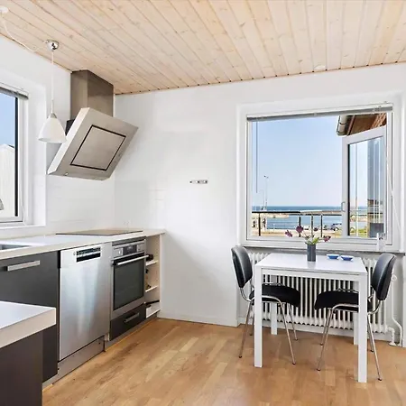 Family Friendly House By The Sea