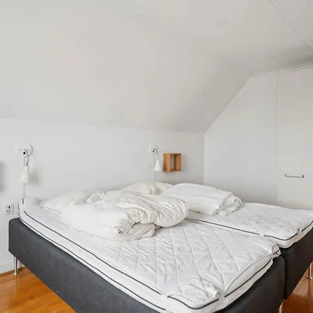 Family Friendly House By The Sea Allinge-Sandvig
