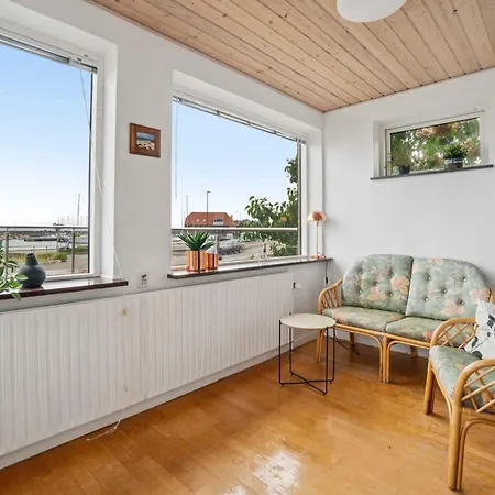 펜션 Family Friendly House By The Sea