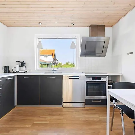 펜션 Family Friendly House By The Sea