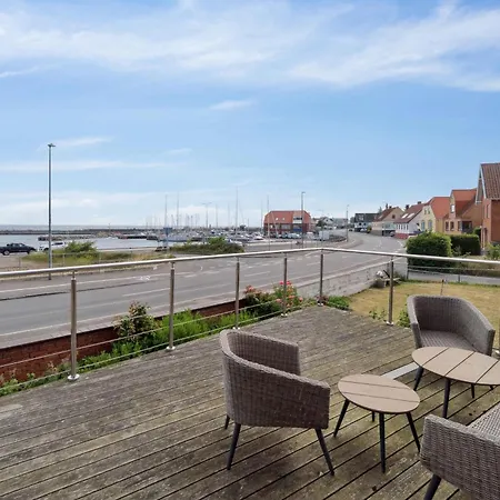 Family Friendly House By The Sea 펜션 *