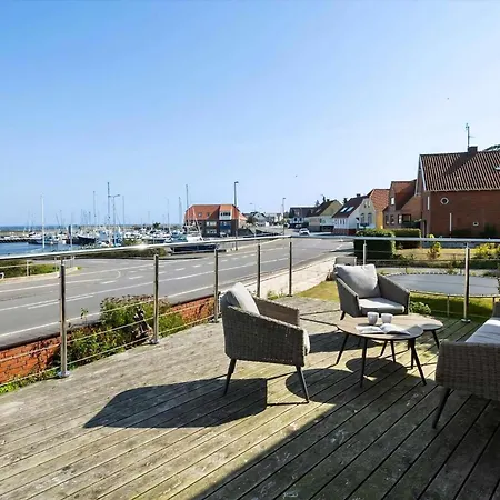 Family Friendly House By The Sea