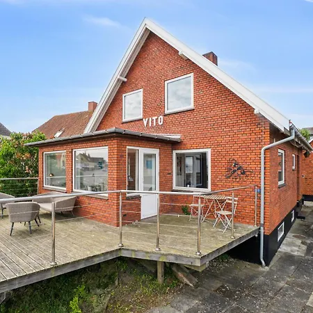 Family Friendly House By The Sea 알링에