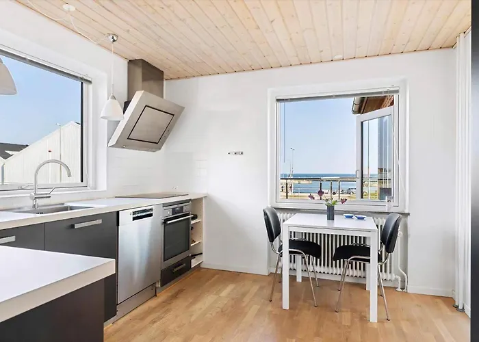 Family Friendly House By The Sea