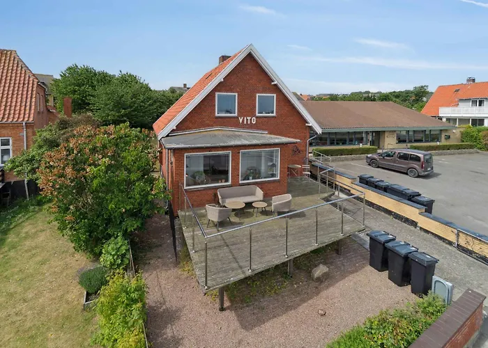Family Friendly House By The Sea