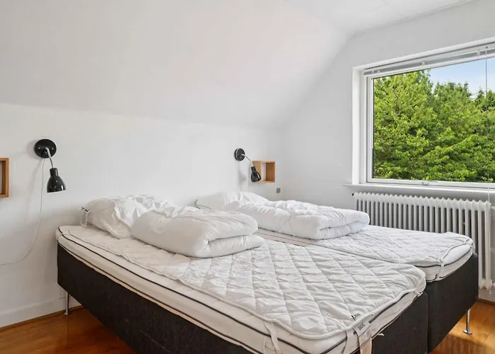 Family Friendly House By The Sea